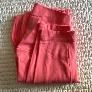 Pink align lululemon leggings

No side tag 

Barely worn